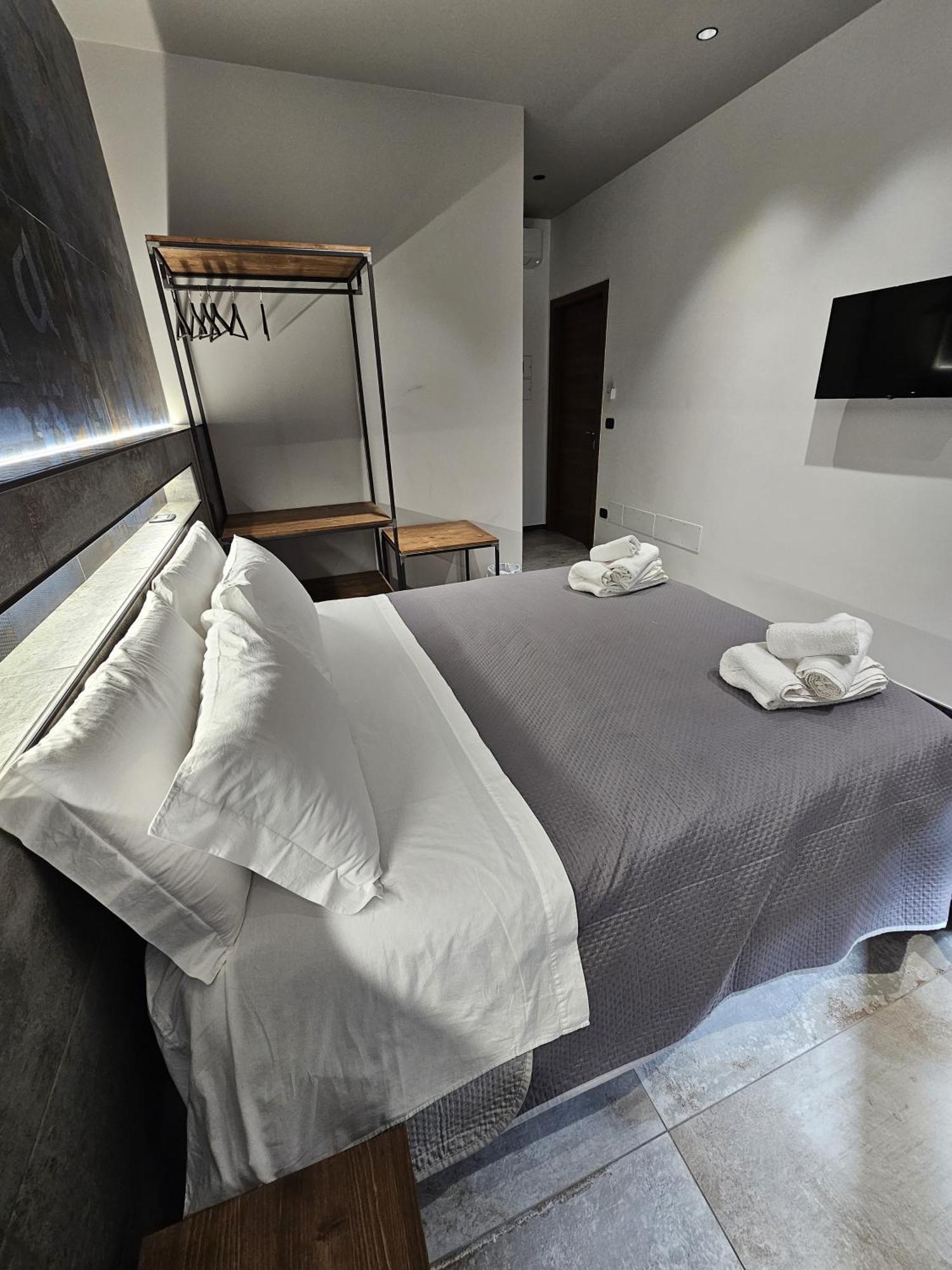 Binario1 Rooms Barletta Bagian luar foto
